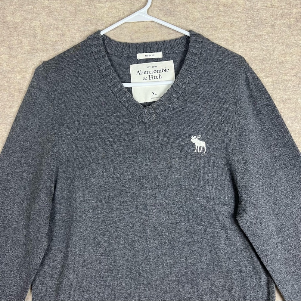 Abercrombie & Fitch Gray V-Neck Muscle Sweater for Men - Size XL